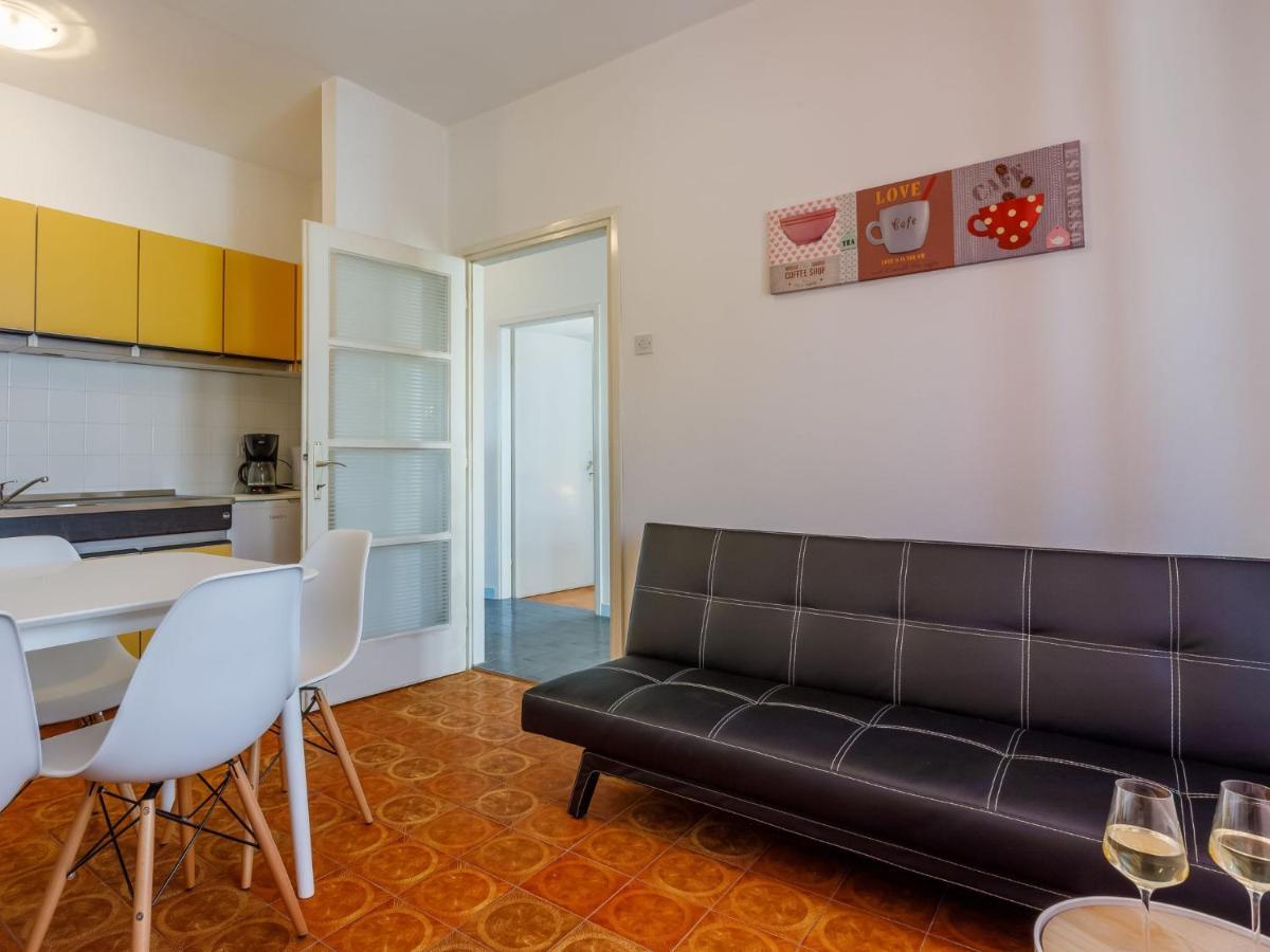 Apartment Tea By Interhome Novi Vinodolski Exterior foto
